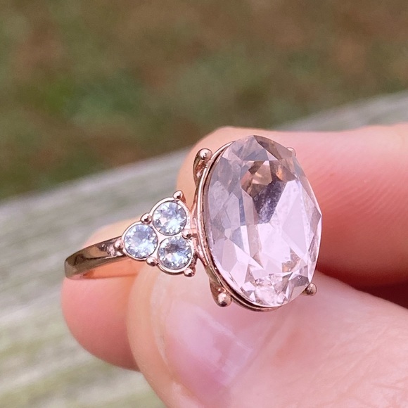 Pink Crystal rose gold plated ring with white crystal accent sz 7 - Picture 3 of 15